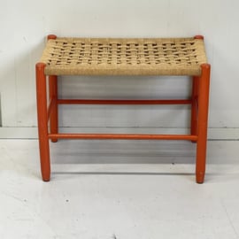 Jaren 70 oranje sisal kruk