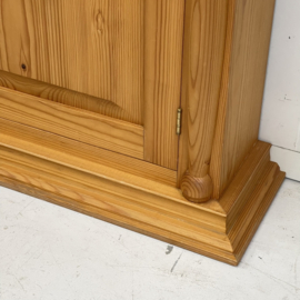 Brocante houten hangkastje