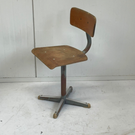 Industrieel schoolstoeltje