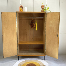 J` 50 kinderkamer kledingkast