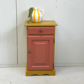 Restyle nachtkastje oker & terra