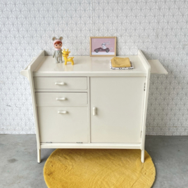 Retro commode