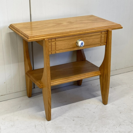 Massief houten tafel/kastje