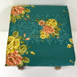Antiek nieuw bekleed krukje
