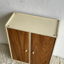 Retro poppenkleren kastje