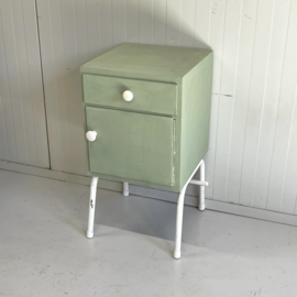 Groen vintage nachtkastje