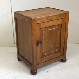 Antiek nachtkastje