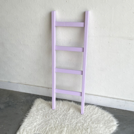 Lila decoratie ladder