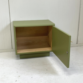 Restyle olijfgroen nachtkastje