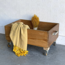 Houten ladekist op wielen