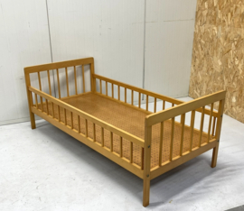 Vintage peuterbed