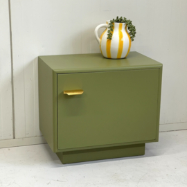 Restyle olijfgroen nachtkastje