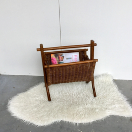 Rotan krantenbak