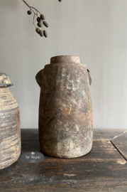 Oude houten pot kruik Aura Peeperkorn (rechter)