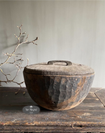 Oud houten pot met deksel (linker)