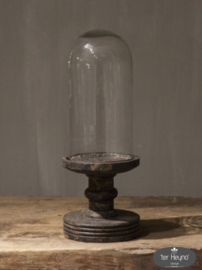 Glazen stolp op oud houten voet S