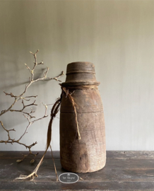 Oud houten pot kruik