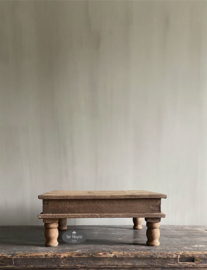 Oud houten bajot tafel op pootjes