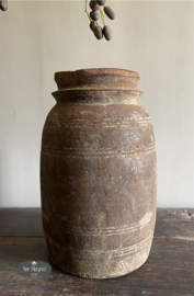 Oude houten pot kruik  Aura Peeperkorn