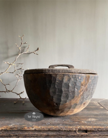 Oud houten pot met deksel (linker)