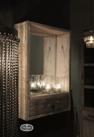 Oud houten spiegel met lade
