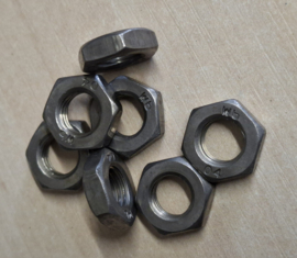 Moer M8x1 dunne uitvoering blank