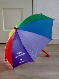 Kinderparaplu in regenboogkleuren