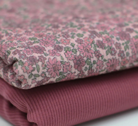 Ribtricot Kleine bloemetjes framboos