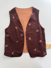 122/128 giletje rib donkerbruin