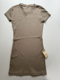 116 jurkje Beige ribtricot