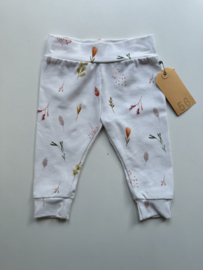 56 legging wit bloemetjes