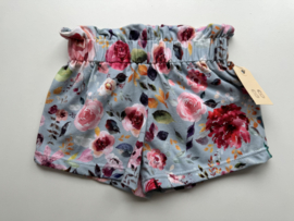 86 shortje bloemen lichtblauw