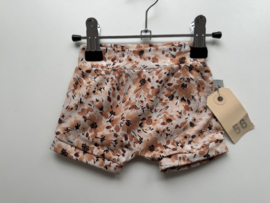 56 shortje beige