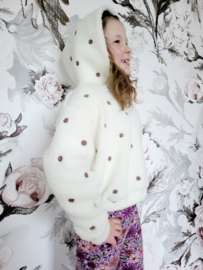 Sweater geborduurde bloem