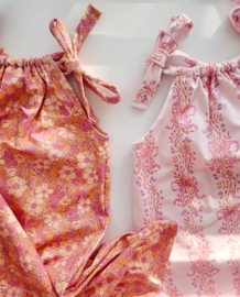 Jurk - roze bloem & strik