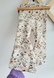 Broekje - beige flowerfield