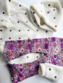 Sweater geborduurde bloem