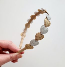 Beige diadeem met gouden + zilveren hartjes