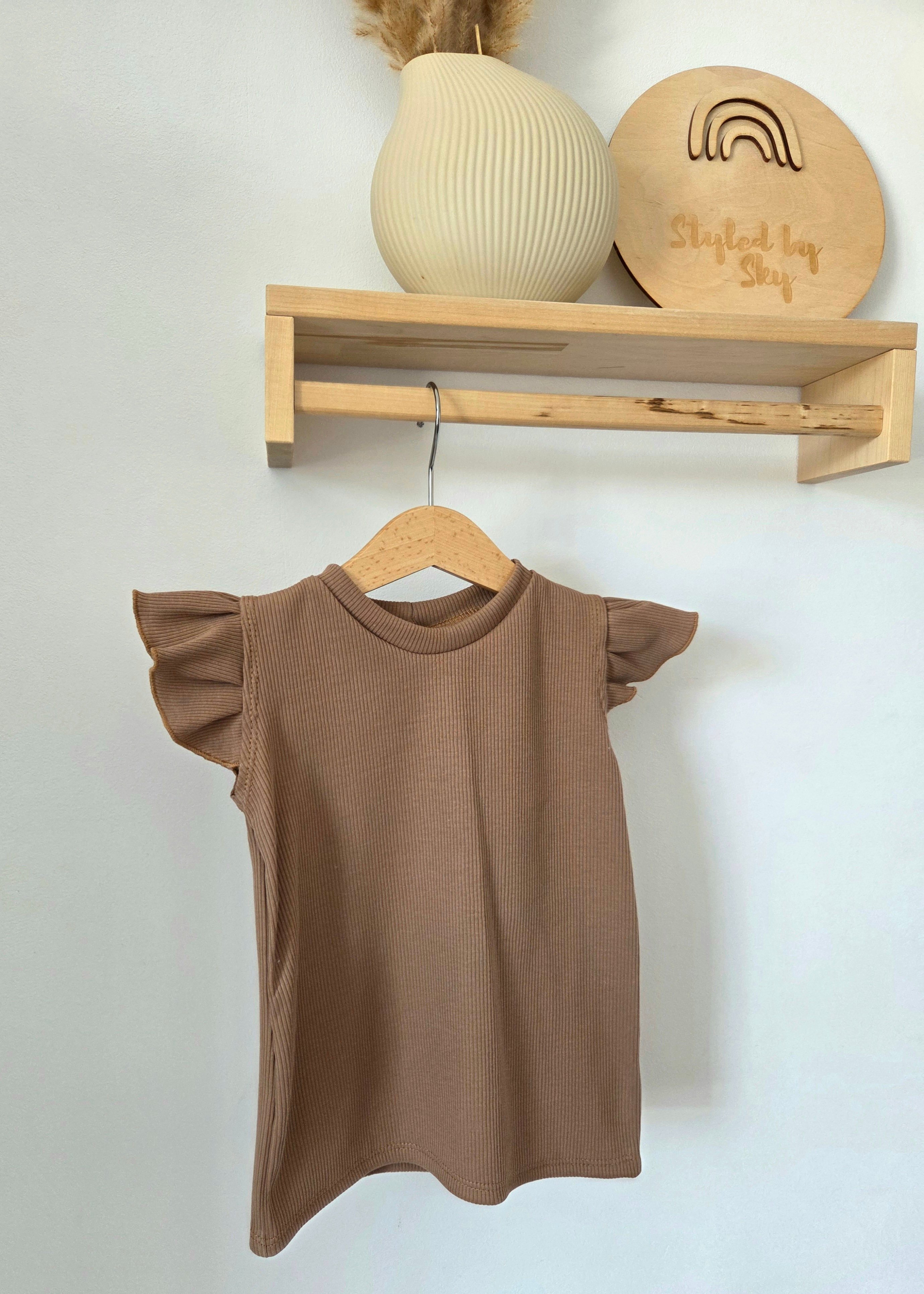 Mouwloos ruffle top - rib cacao