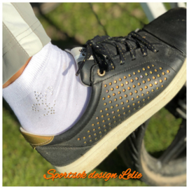 Witte dames sportsokken met Swarovski design “Lelie”