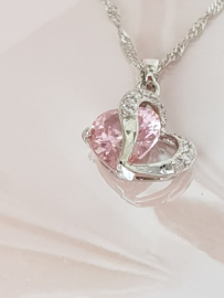Hartvormige ketting met Paarse of Roze kristal steen