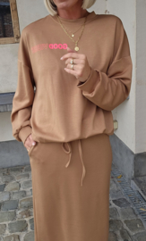 GOOD VIBES sweatshirt camel