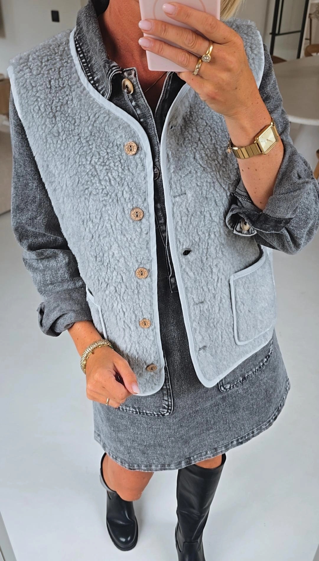 MILA sleeveless teddy jacket soft grey