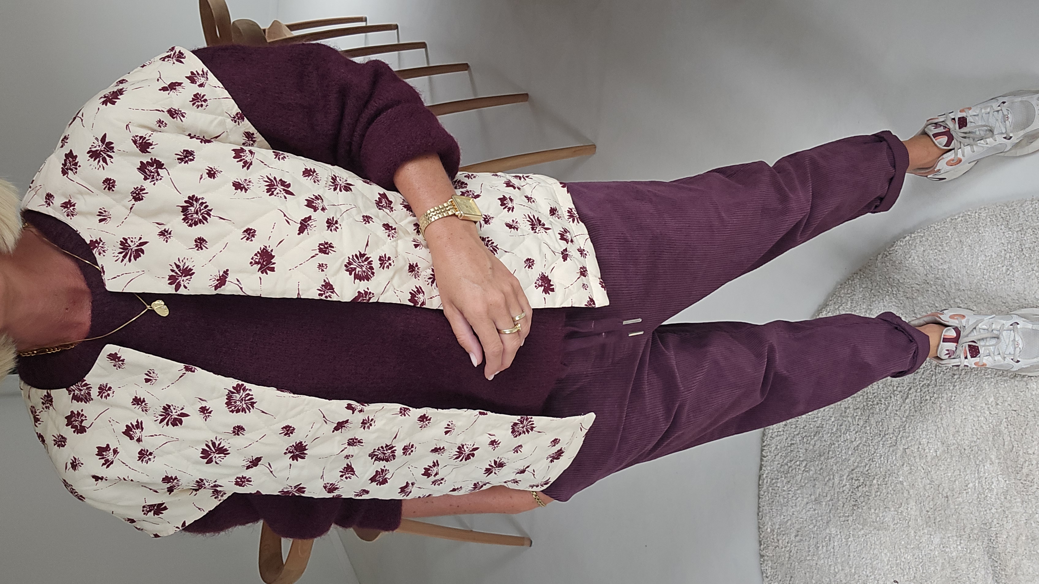IZZIE sleeveless jacket burgundy