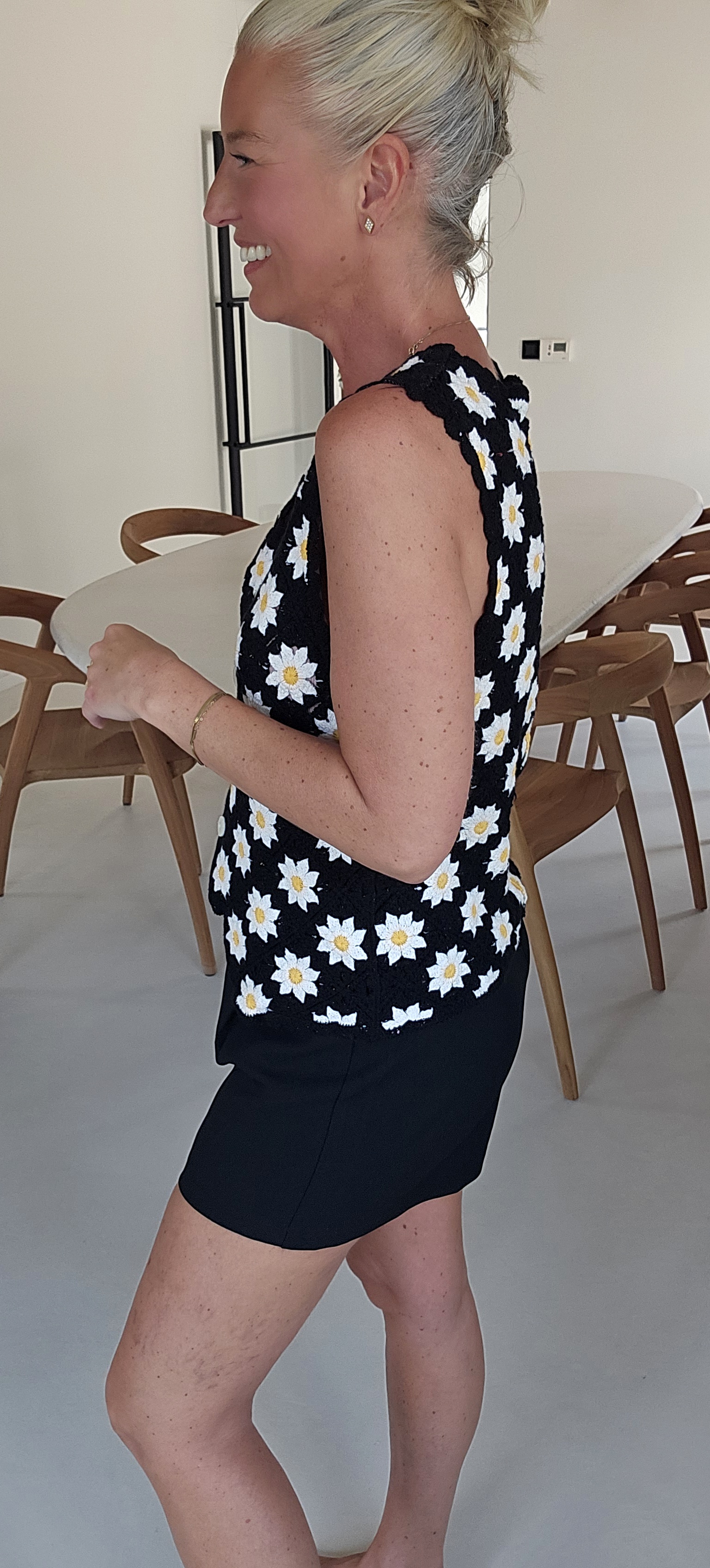 DAISIES crochet gilet black