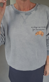 SUNDAYS ARE FOR CROISSANTS cotton sweatshirt grey