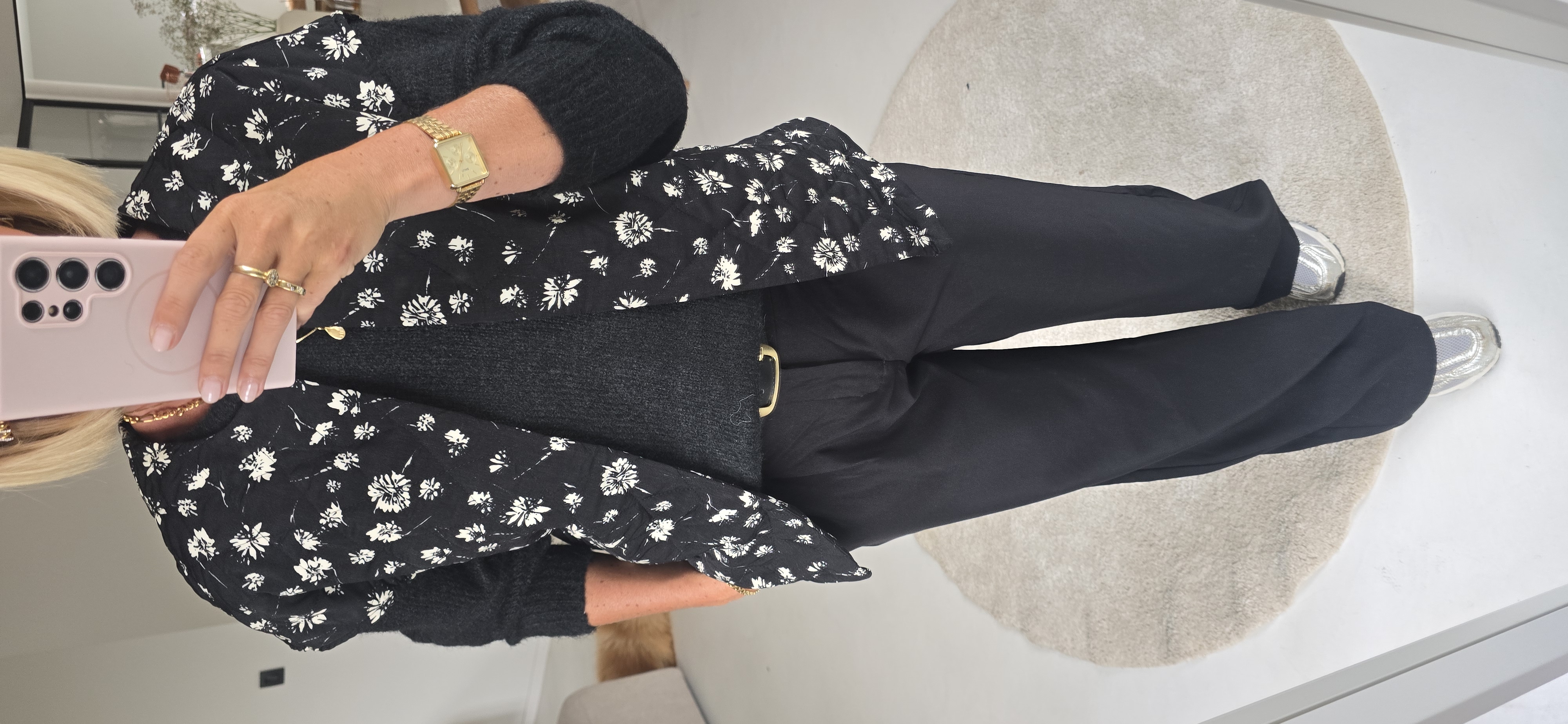 IZZIE sleeveless jacket black
