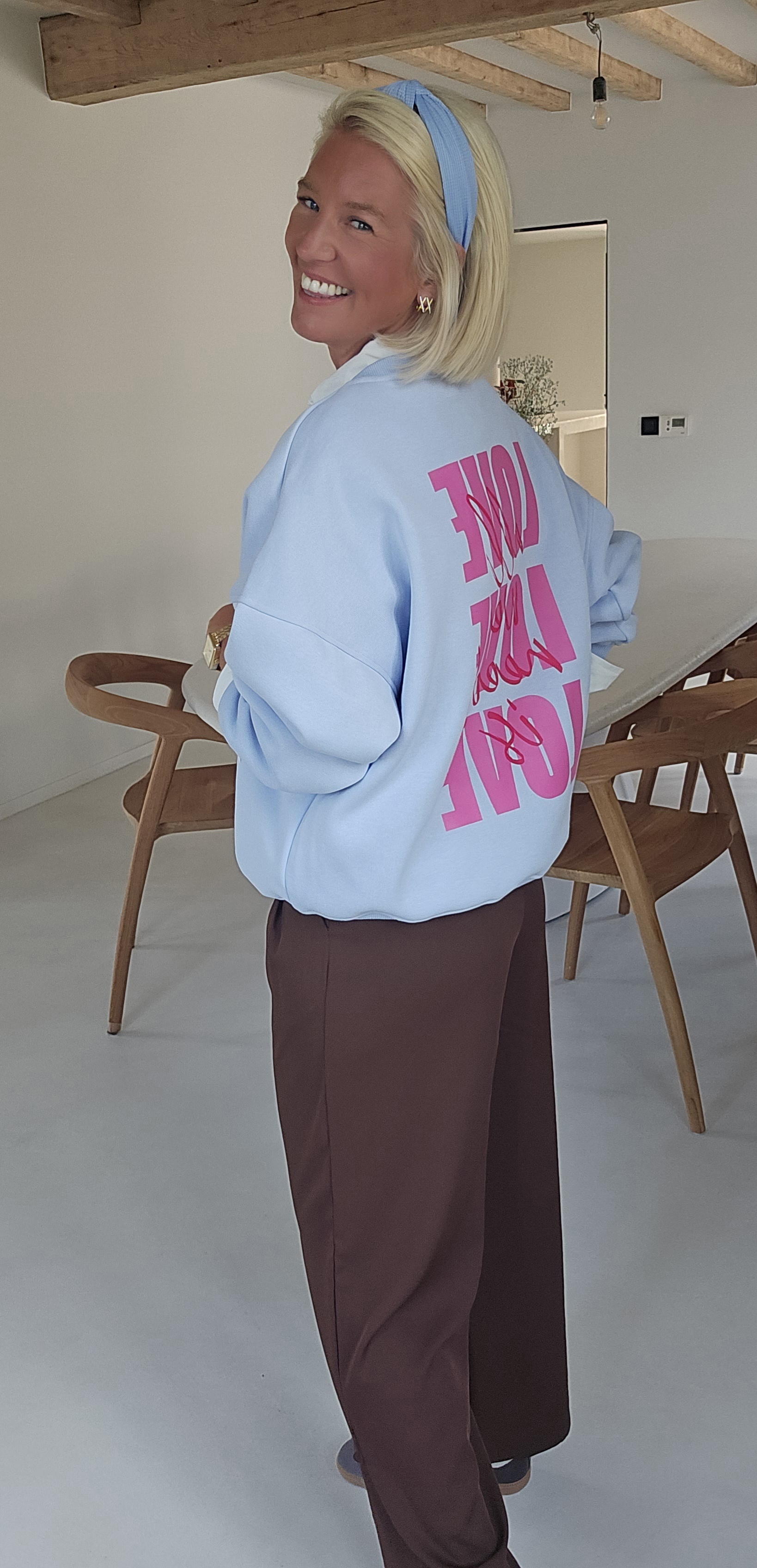 ALL WE NEED IS LOVE sweatshirt baby blue
