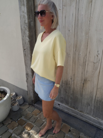 JOJO large v-neck T-shirt pastel yellow