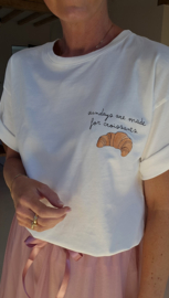SUNDAYS ARE FOR CROISSANTS cotton T-shirt white